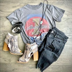 Snakeskin booties•faux leather•Heel size: 3.5”•Buckle closure• Size: 6.5